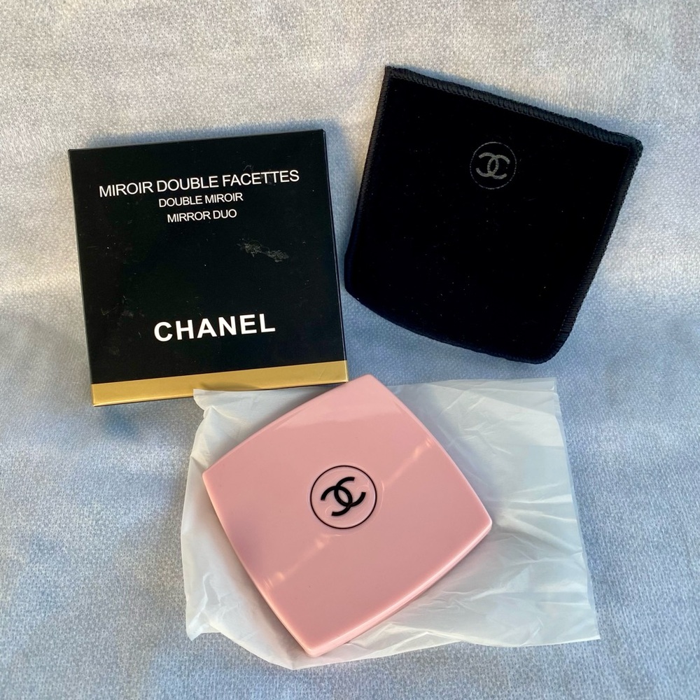 CHANEL Pink Compact Mirror with Case (GWP)